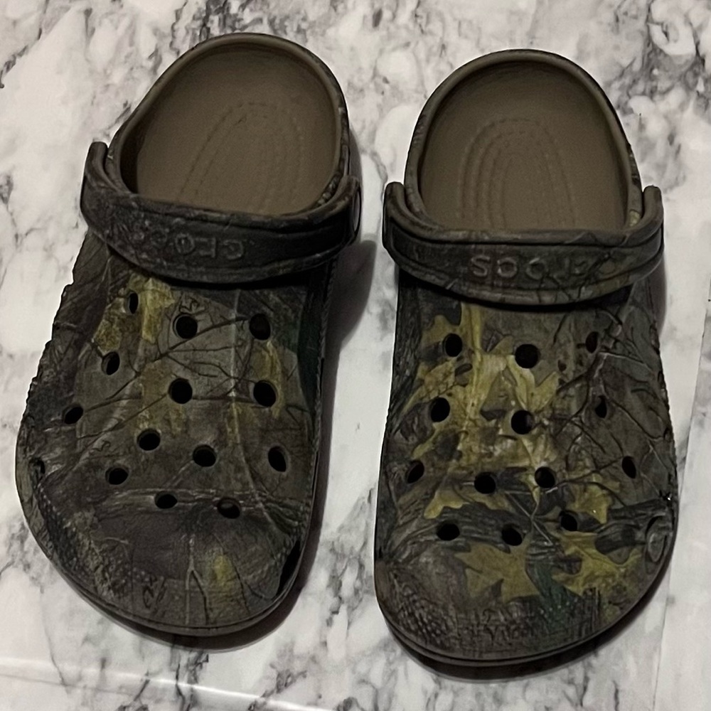 CROCS Green and Brown Sandals with Camouflage Design